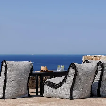 Sir Maximus Boutique & Platis Gialos